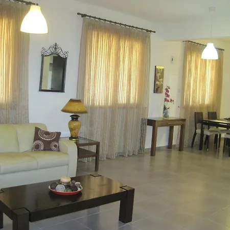 Polyxenia Isaak Heaven Pernera Villa Protarász